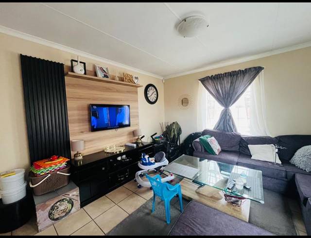 3 BEDROOM HOUSE FOR SALE IN OLIEVENHOUTBOSCH